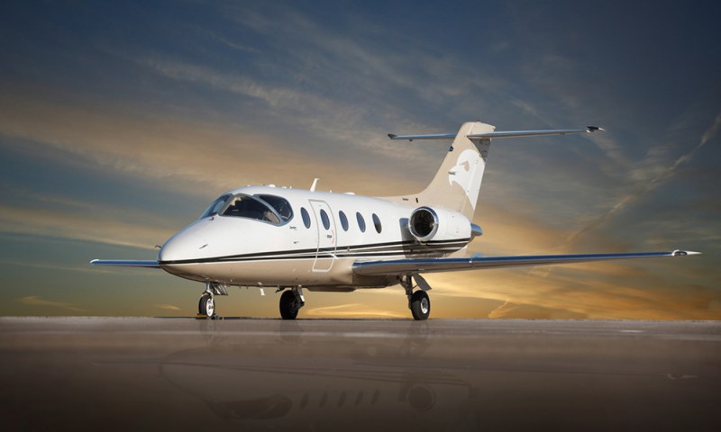 Hawker 400XP light jet for Colorado charter